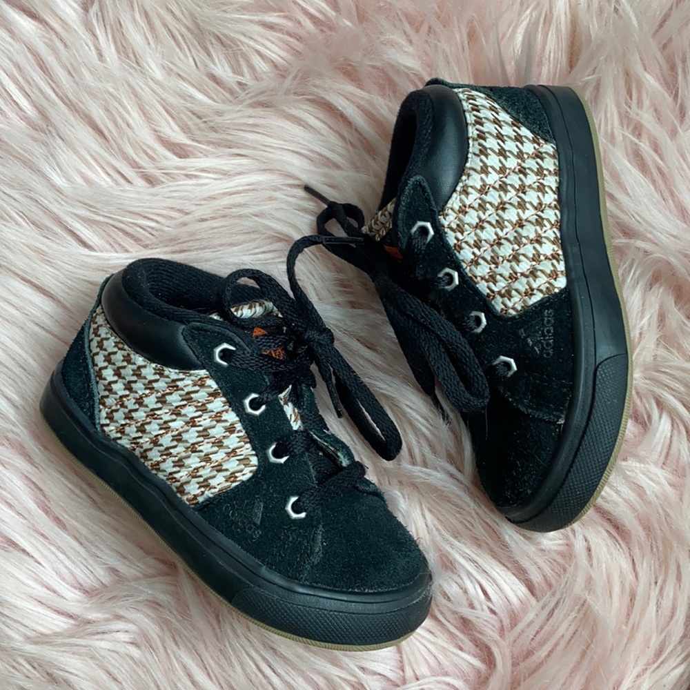 adidas toddler houndstooth sneakers